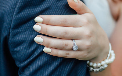 ANILLOS DE COMPROMISO, SÍMBOLO UNIVERSAL DE AMOR VERDADERO