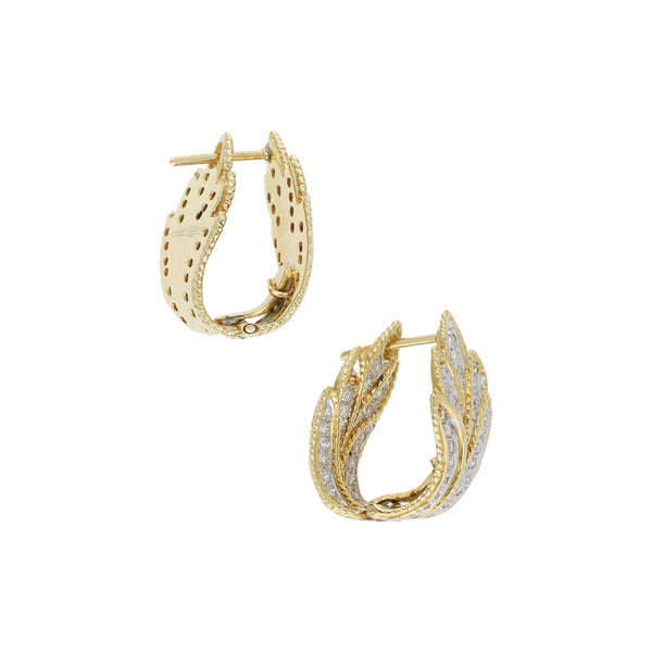 Aretes calados motivo hojas con diamantes en oro amarillo 14 kilates.