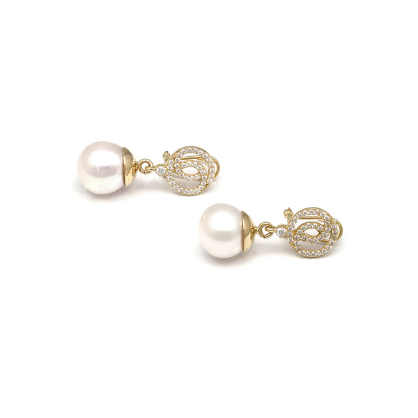 Aretes calados con perlas y circonias en oro amarillo 14 kilates.