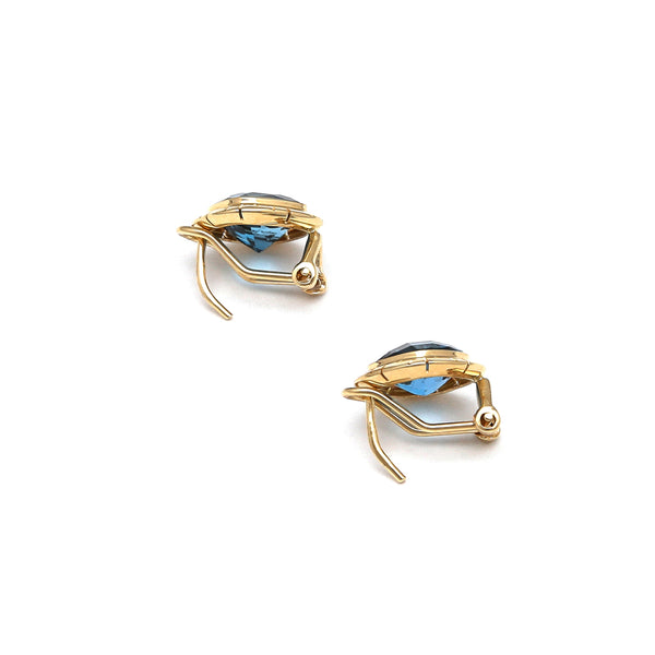 Aretes calados con topacios azules en oro amarillo 14 kilates.