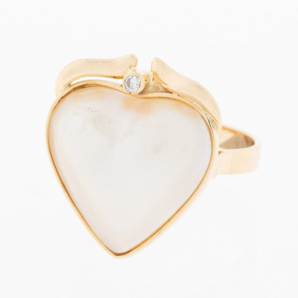 Juego de anillo y aretes diseño especial motivo corazón con medias perlas y circonias en oro amarillo 14 kilates.